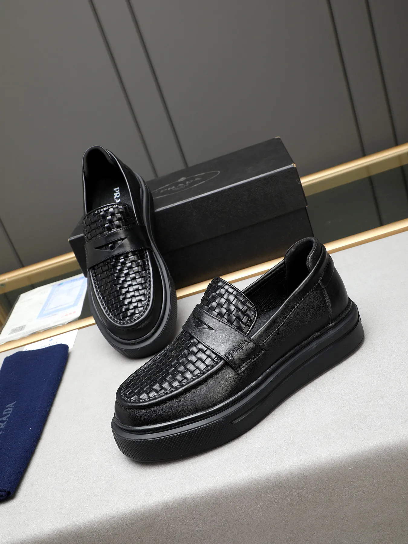 Men's Men's Shoes 💰500 Prada/Prada Men's new casual shoes, this upper is made of imported calfskin + sheep lining! The outsole is made of non-slip foam outsole, which feels good on your feet and is a fashionable and stylish item!  Size: 38-44 (45 customized)